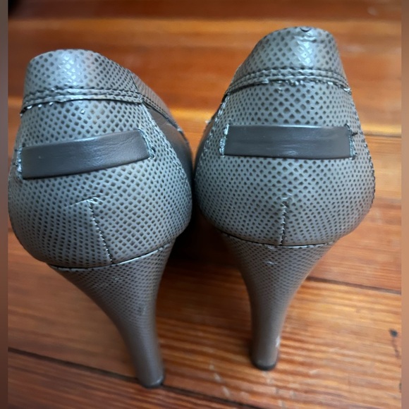 Nine West Leather Stiletto High
Heel Peep Toe Shoes Gray Size 7 - Picture 4 of 6